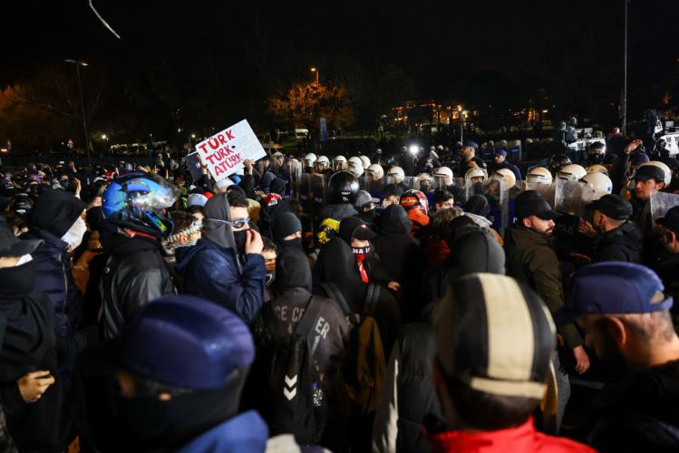 2025-03-25T215940Z_1787069831_RC2LKDALRX1V_RTRMADP_5_TURKEY-OPPOSITION-MAYOR-PROTEST