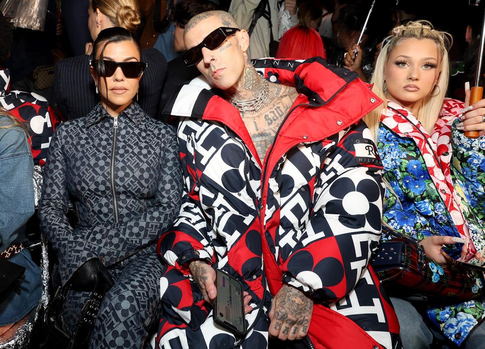 4323106168244230 05. TOMMYFACTORY FA22 Front Row Kourtney Kardashian, Travis Barker, Alabama Barker