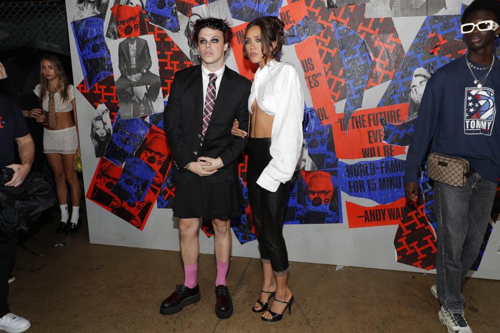 4323106511595828 13. TOMMYFACTORY FA22 Step-Repeat Yungblud-and-Jesse-Jo-Stark-01