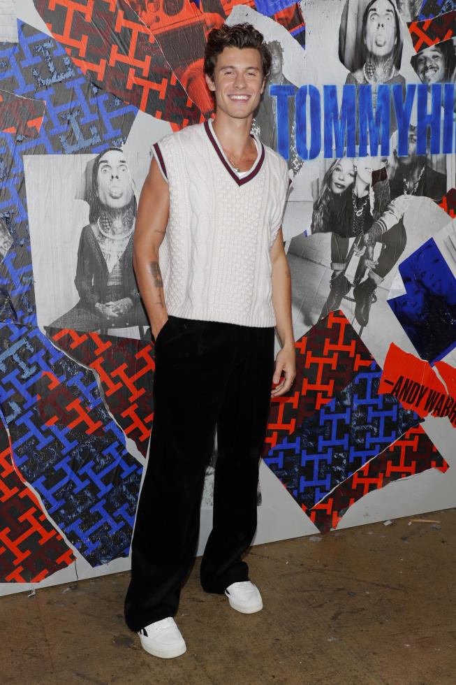 4323106681009656 12. TOMMYFACTORY FA22 Step-Repeat Shawn-Mendes