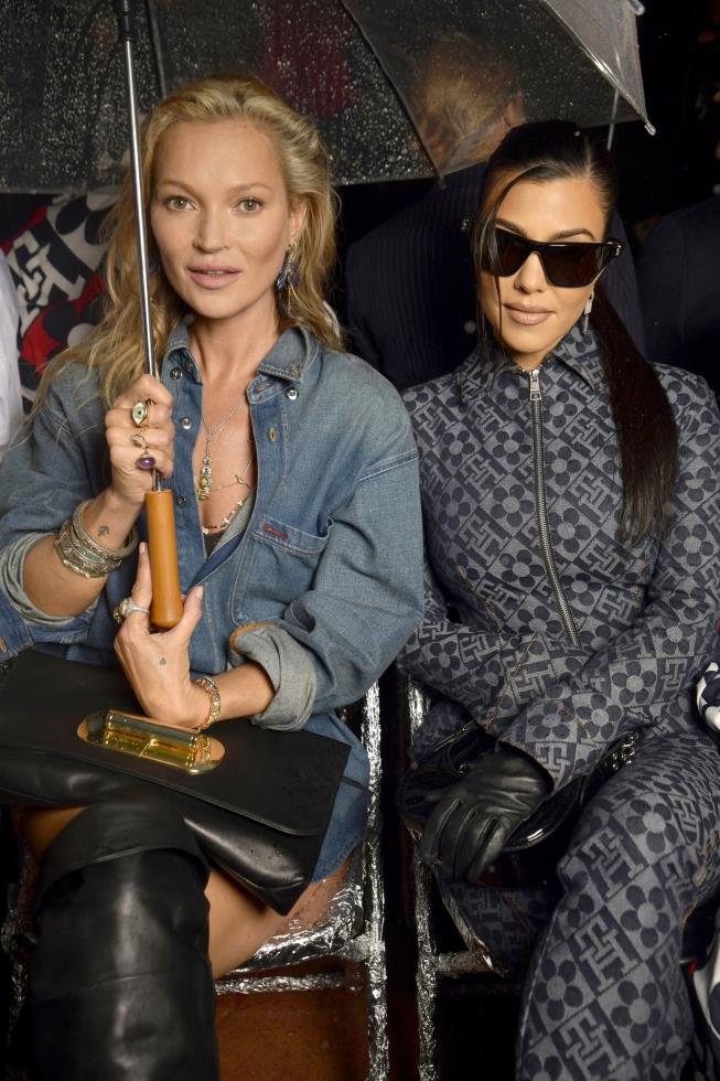 4323107030445176 03. TOMMYFACTORY FA 22 FRONT ROW Kate Moss & Kourtney Kardashian