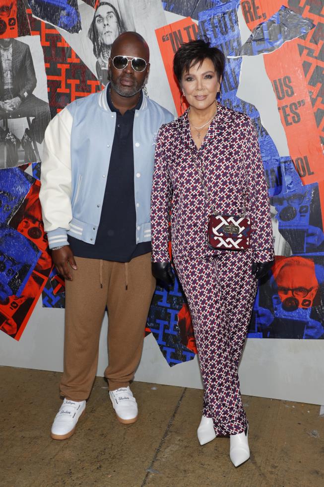 4323106965550008 09. TOMMYFACTORY FA22 Step-Repeat Corey-Gamble-and-Kris-Jenner-