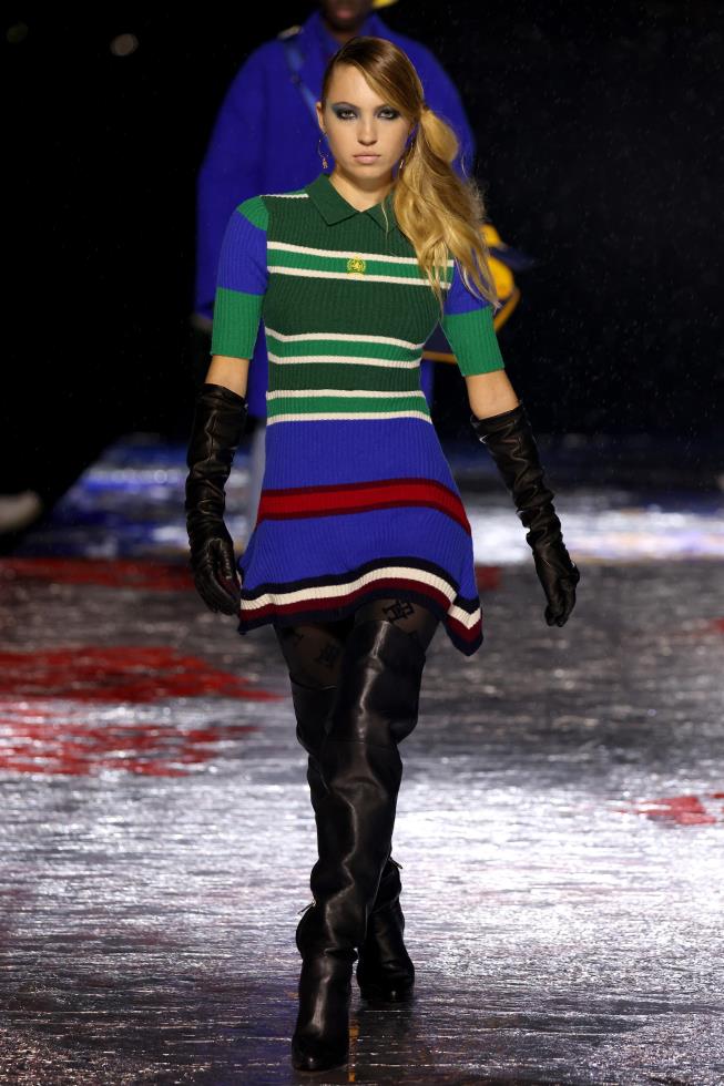 4323112861650416 TOMMYFACTORY FA22 Runway Look 02 Lila Moss