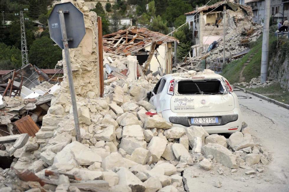 6.2 magnitude earthquake hits central Italy - at least 21 dead
