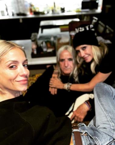 4383521684660423 image