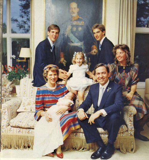 4426699166407415 family-01