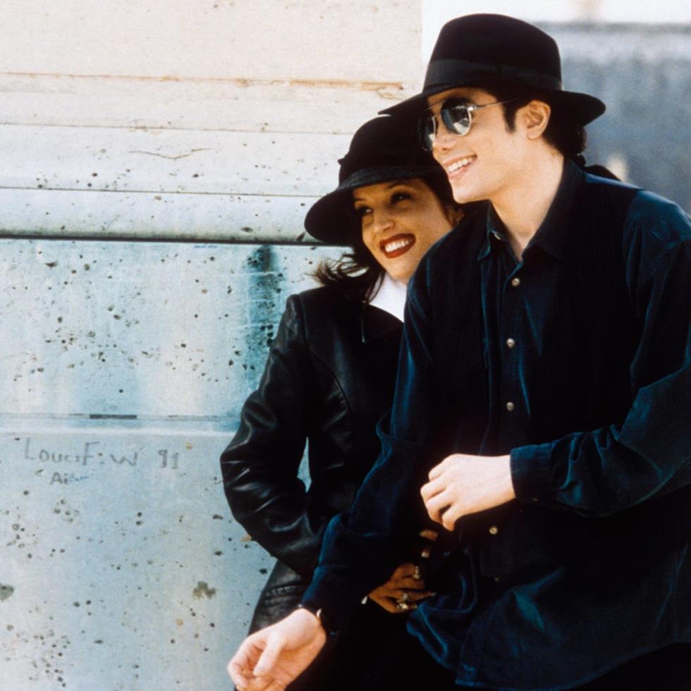 4428292507253671  michael-jackson-and-lisa-marie-presley-photo-by-stephane-cardinale sygma-via-getty-images