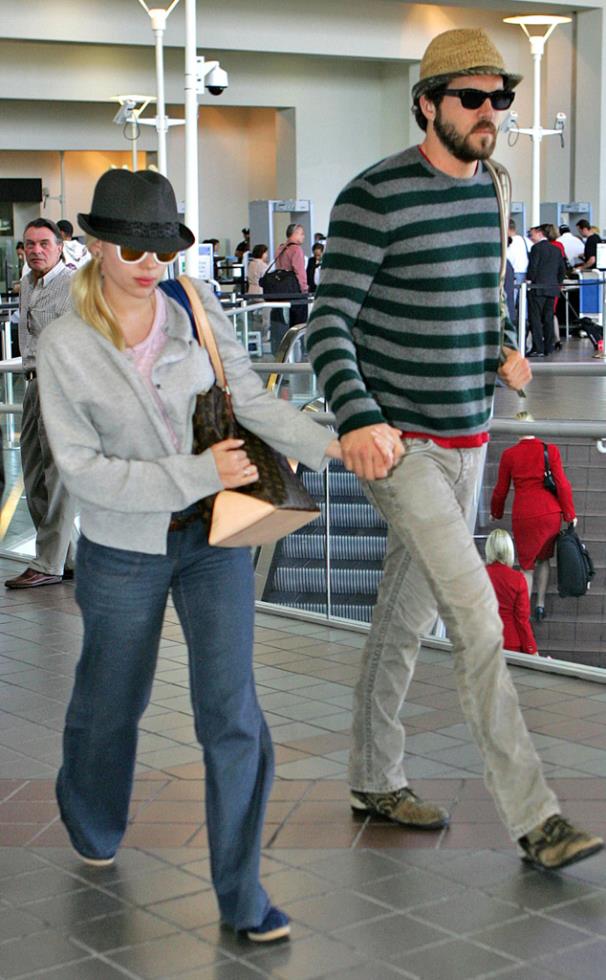 EXCLUSIVE:  Ryan and Scarlett at LAX