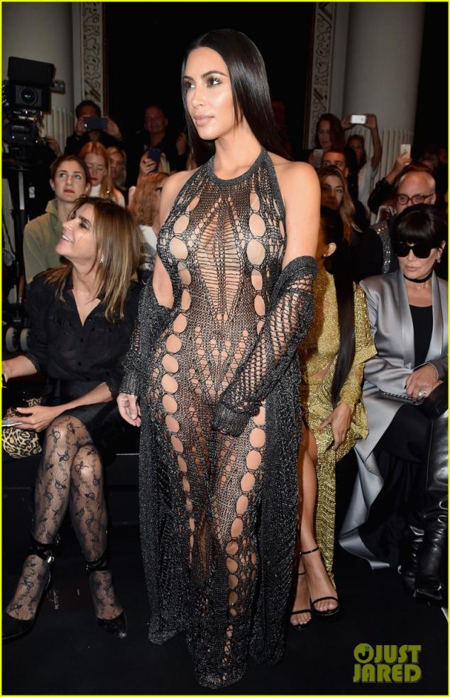 Balmain : Front Row - Paris Fashion Week Womenswear Spring/Summer 2017