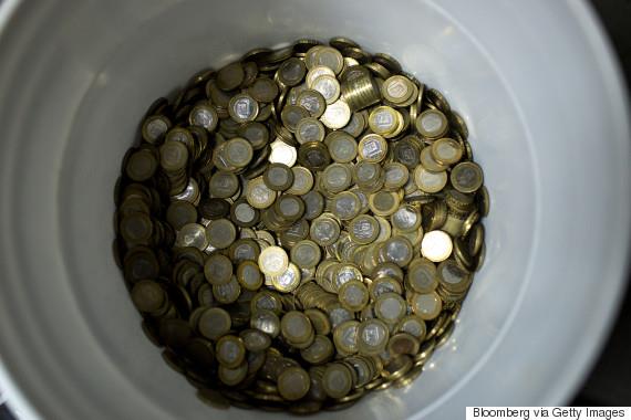 Tired of Counting Piles of Cash, Venezuelans Start Weighing Them