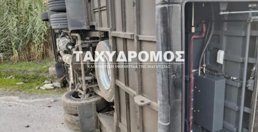 Εκτροπή λεωφορείου με 40 επιβάτες στην Ελλάδα-Στο νοσοκομείο 14 ελαφρά τραυματίες (pics)
