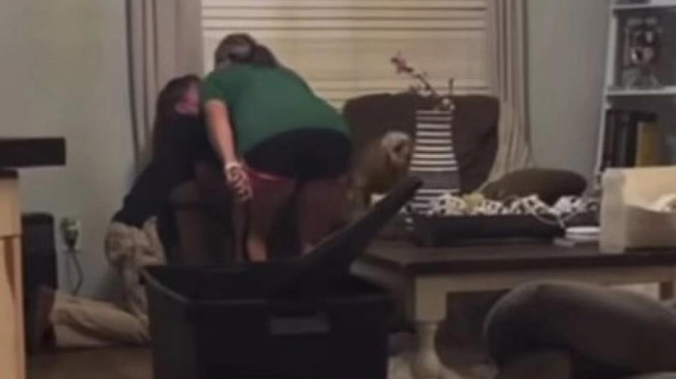 Δασκάλα στις ΗΠΑ χτυπάει 22 φορές με ζώνη τον 12χρονο γιο της επειδή δεν έκανε τις δουλειές που του είπε