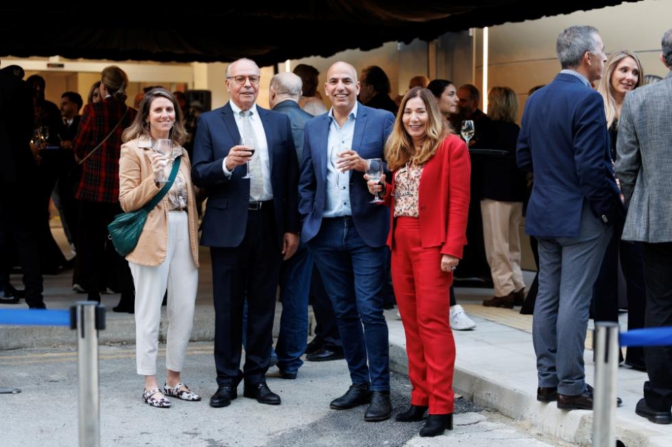 5356404415137383 R62B3310 2048px copy