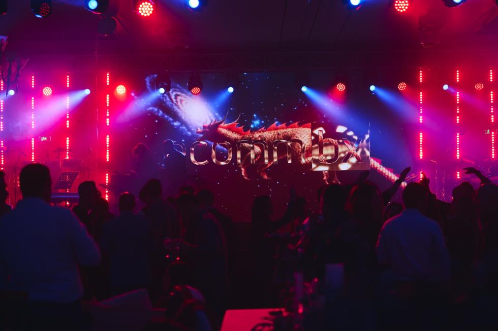 5356446297129737 251219-ecommbx-Christmas2025-1K5A2904