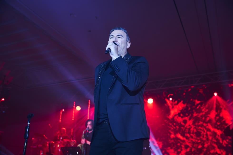 5356446358692600 251219-ecommbx-Christmas2025-1K5A1482