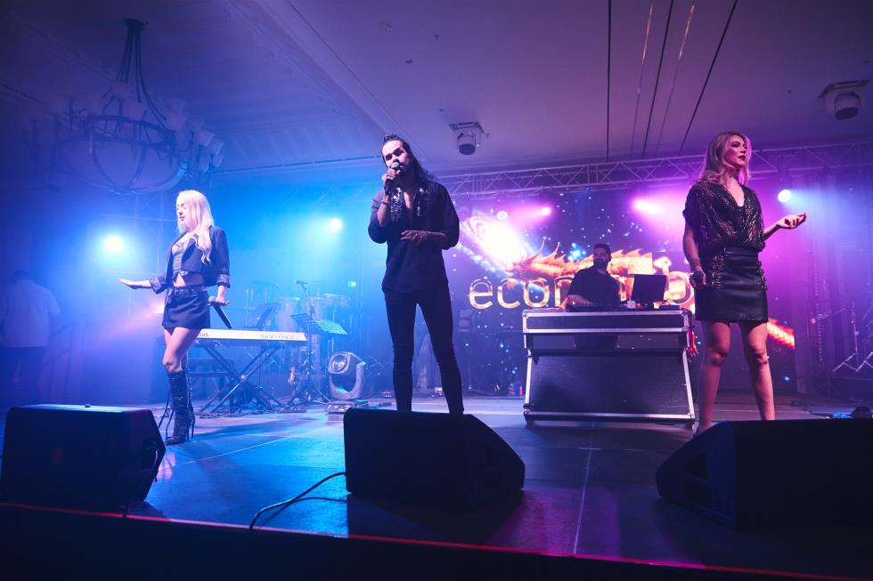 5356446374160716 251219-ecommbx-Christmas2025-1K5A1289