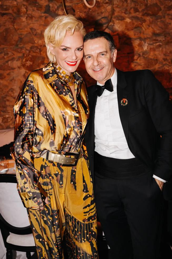 5371825405888258 image