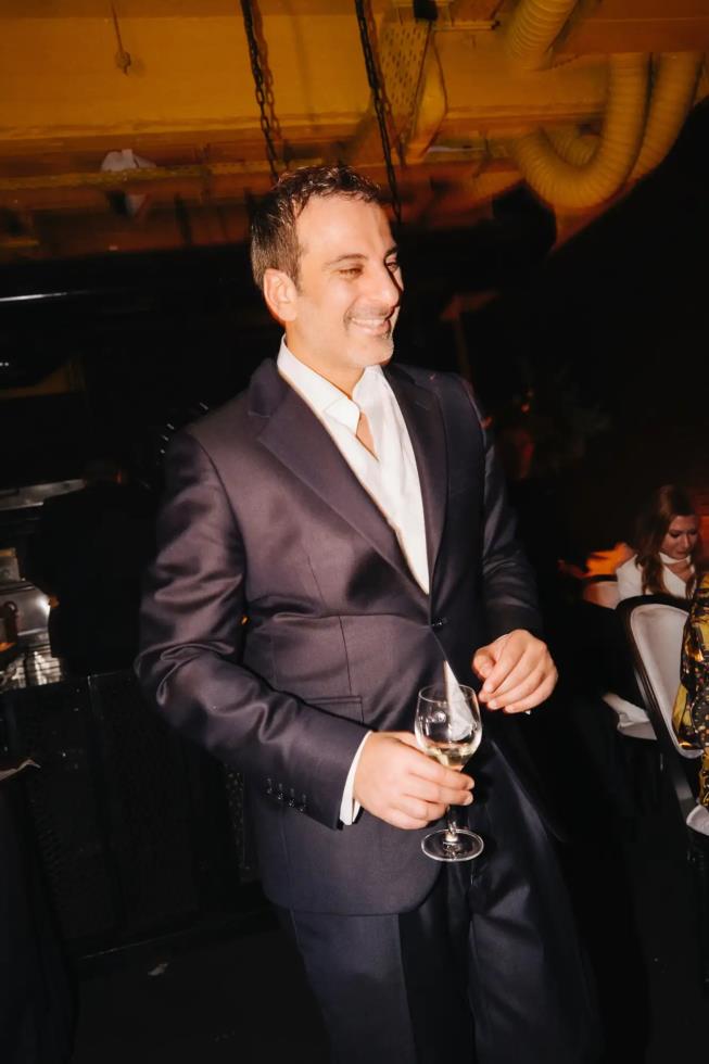 5371825996389558 image