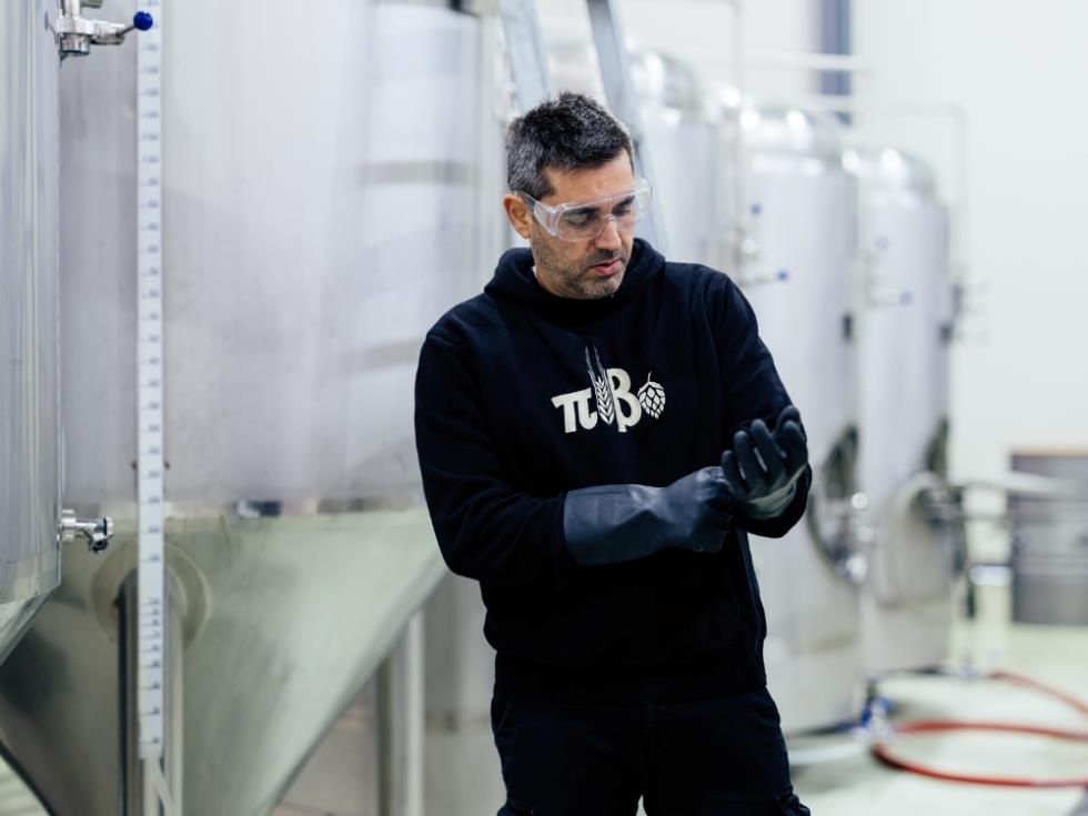 5404790839353001 MF SmallandMediumBusinesses SR 004