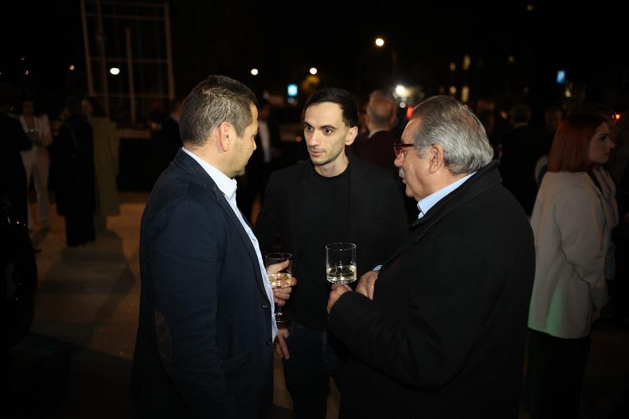 5407705165570984 people9