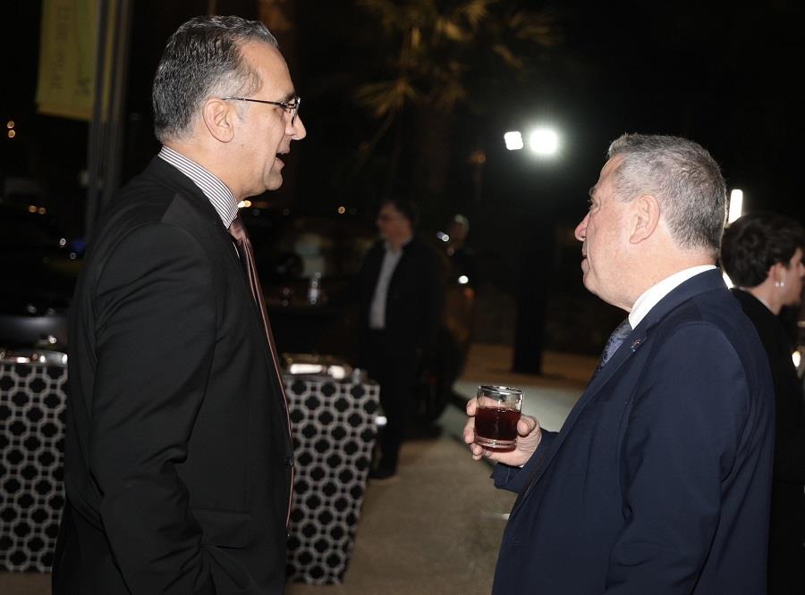 5407705273694846 people7