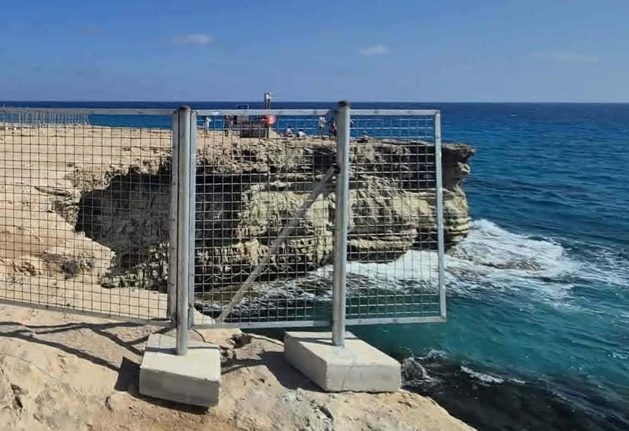 5487053857645407 AN260521.02 Τοποθέτηση προσωρινής περίφραξης στις Θαλασσινές Σπηλιές στο Εθνικό Δασικό Πάρκο Κάβο Γκρέκο (1)