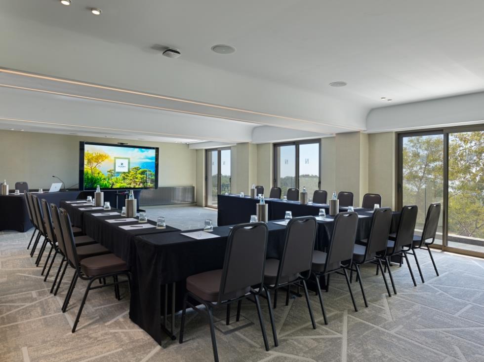 5564731546550701 OAK HALL Board Room