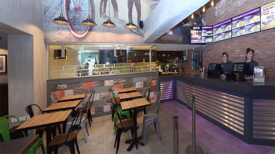 Έφτασε το νέο κατάστημα Taco Bell
