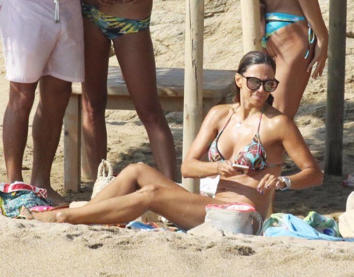 ΕΛΛΗ ΚΟΚΚΙΝΟΥ