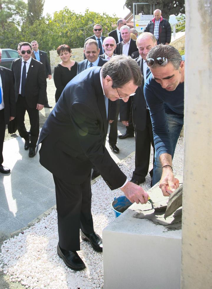 ΠΡΟΕΔΡΟΣ ΔΗΜΟΚΡΑΤΙΑΣ - ΚΑΤΑΘΕΣΗ ΘΕΜΕΛΙΟΥ ΛΙΘΟΥ ΣΤΗ ΣΚΑΡΙΝΟΥ