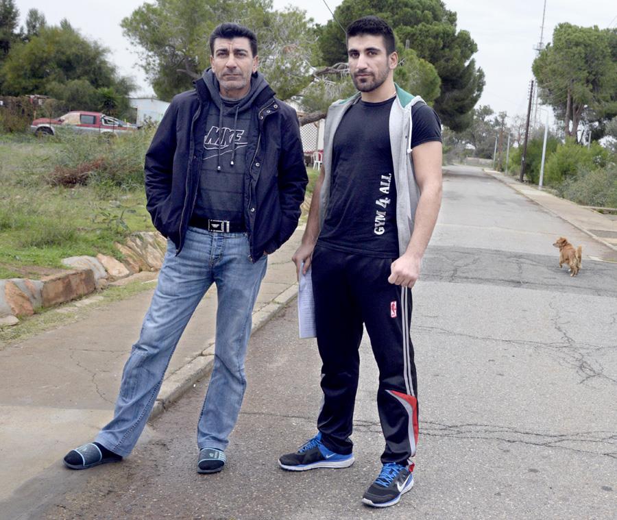 Ο Κούρδος Αμέρζα με τον γιο του