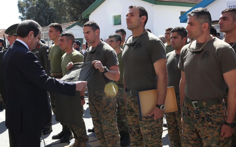 ΠΡΟΕΔΡΟΣ ΔΗΜΟΚΡΑΤΙΑΣ - ΚΑΤΑΘΕΣΗ ΣΤΕΦΑΝΩΝ ΣΤΑ ΦΥΛΑΚΙΣΜΕΝΑ ΜΝΗΜΑΤΑ