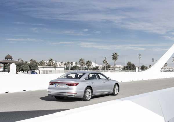 Audi A8 L 55 TFSI quattro tiptronic (250 kW)