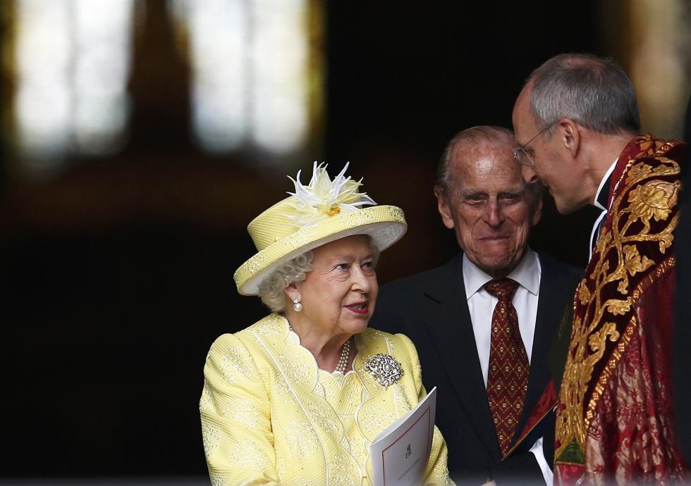 Britains Queen Elizabeth leaves with Prince Philip after a service of thanksgiving for her 90th birthday at St Pauls Cathedral in London