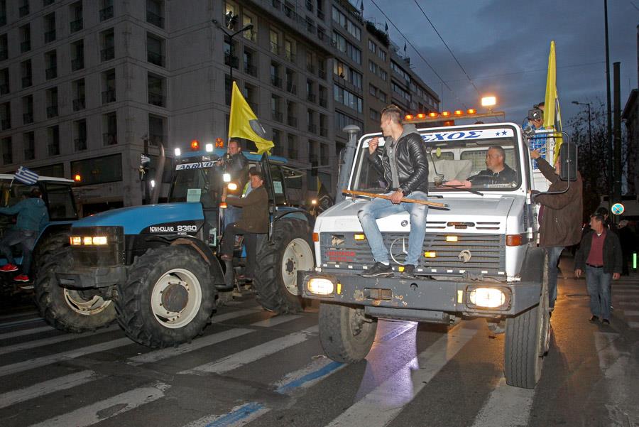 ΑΓΡΟΤΕΣ ΣΥΓΚΕΝΤΡΩΣΗ ΣΤΟ ΣΥΝΤΑΓΜΑ 5
