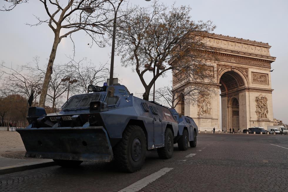 Yellow vests protest in Paris