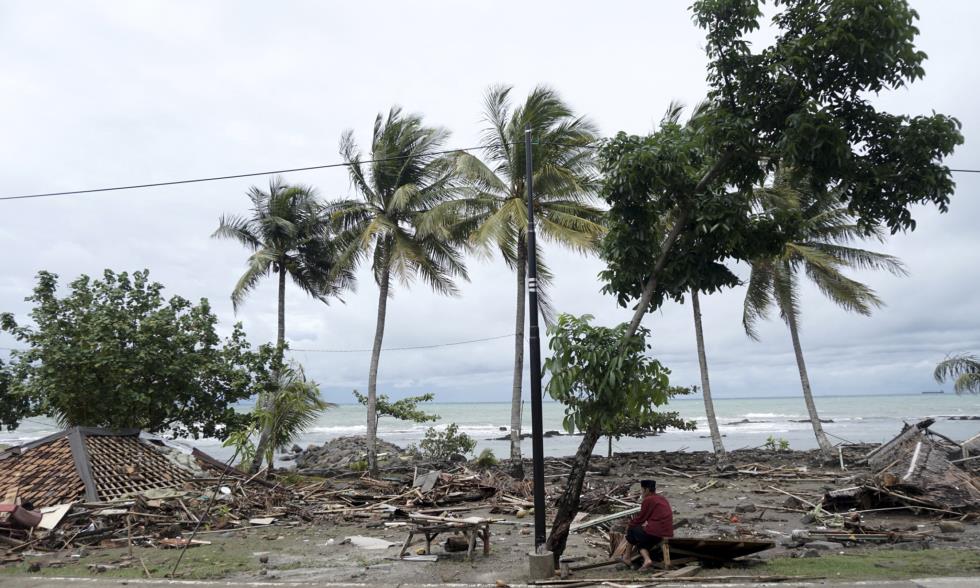 Tsunami hits Sunda Strait in Western Indonesia