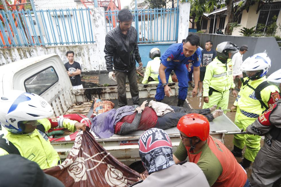 Tsunami hits Sunda Strait in Western Indonesia