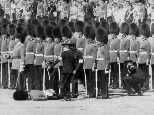 Soldiers_Fainting_14.jpg