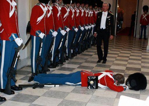 Soldiers_Fainting_4.jpg