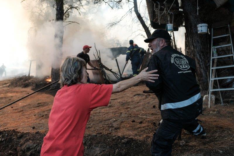 choper; Disaster; Evia; extinguish; fire department; forest fire; Helicopter; Makrimallis; ooto; smoke; Εύβοια; Μακρυμάλλης; ελικόπτερο; καπνός; κατάσβεση; καταστροφή; πυρκαγιά; πυροσβέστης; πυροσβεστική;