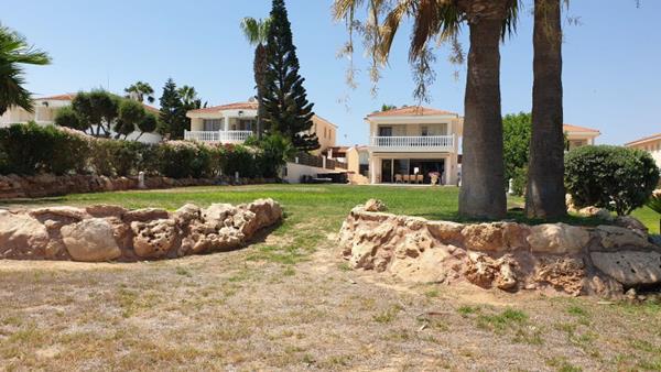paralimni1227600