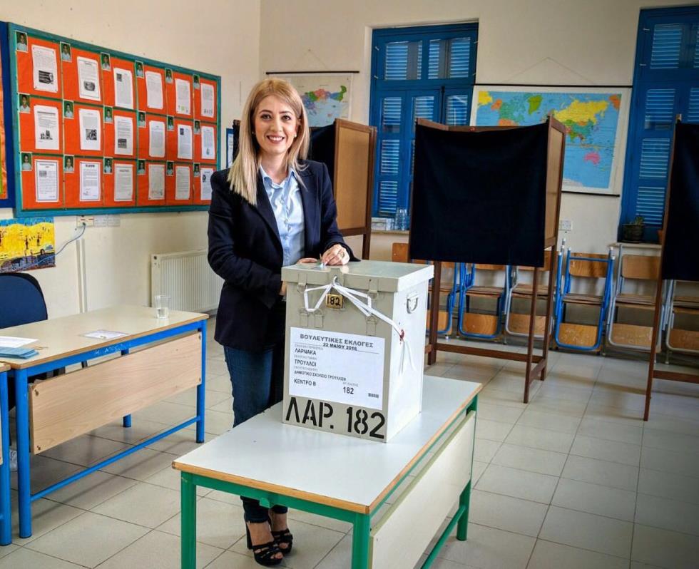 Η νεαρή υποψήφιος βουλευτής του ΔΗΣΥ, Αννίτα Δημητρίου, ψήφισε στους Τρούλλους όπου και μεγάλωσε, στη Λάρνακα