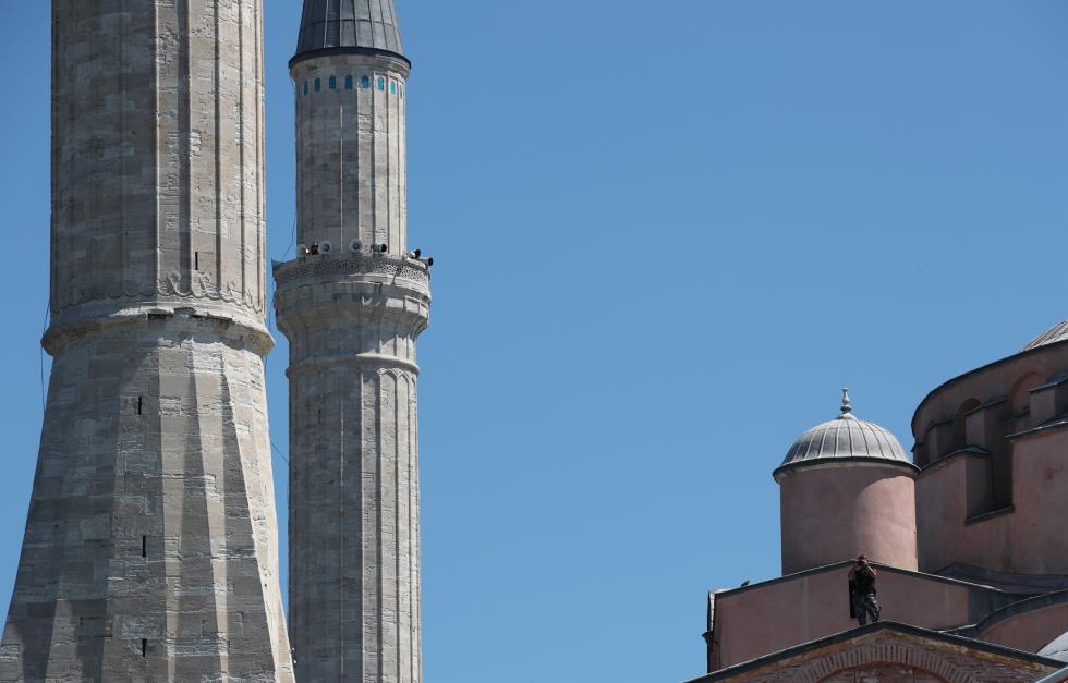 Istanbuls Hagia Sophia Mosque hosts first Friday prayers in 86 years