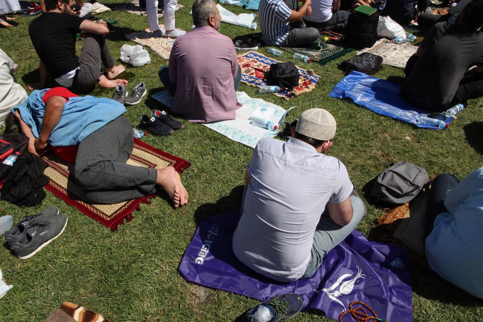 Istanbuls Hagia Sophia Mosque hosts first Friday prayers in 86 years