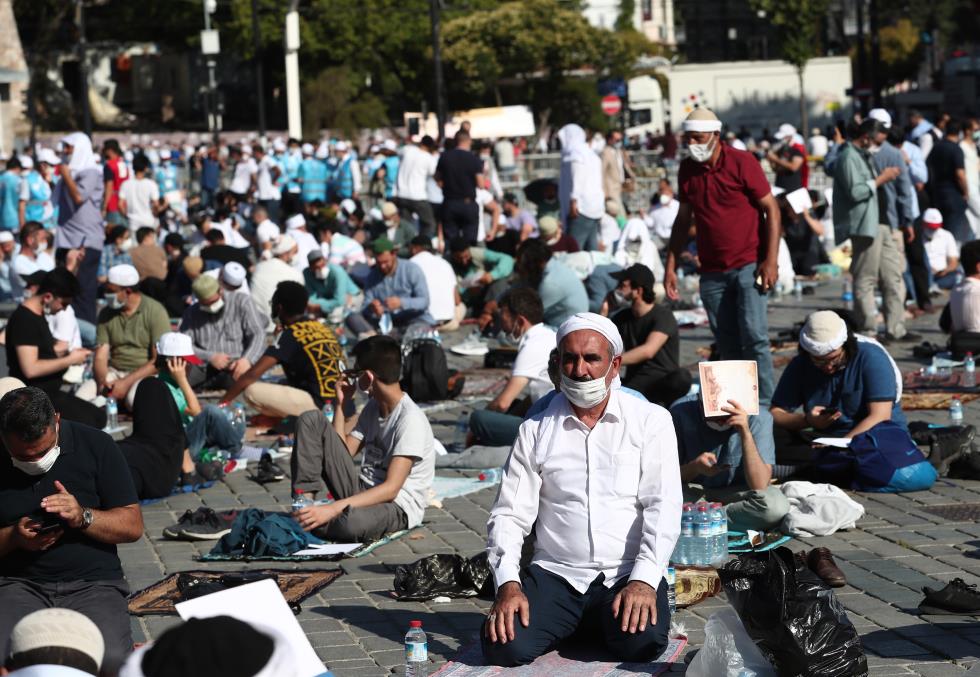 Istanbuls Hagia Sophia Mosque hosts first Friday prayers in 86 years