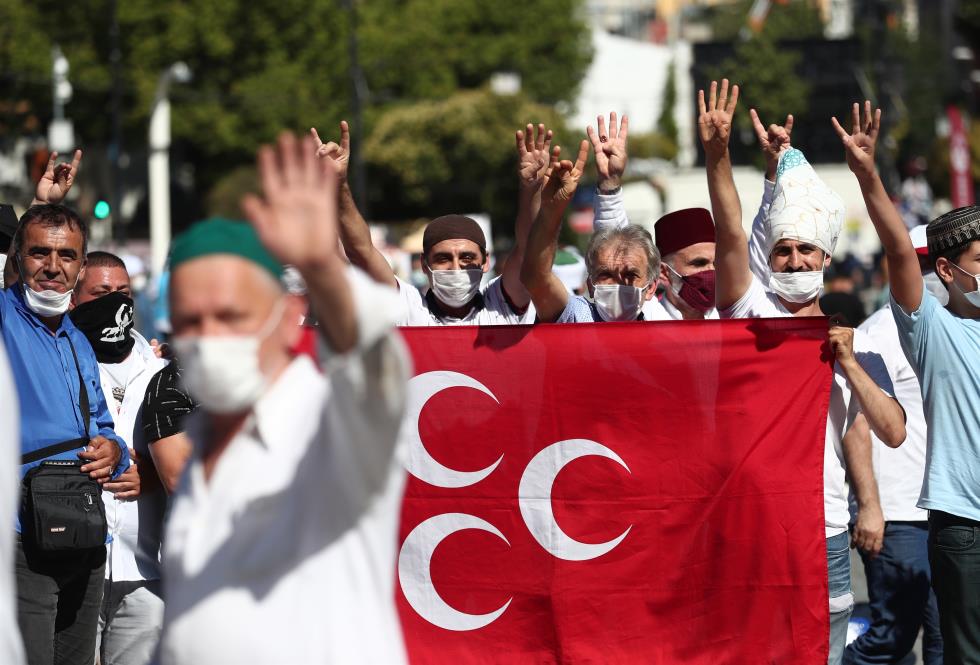 Istanbuls Hagia Sophia Mosque hosts first Friday prayers in 86 years