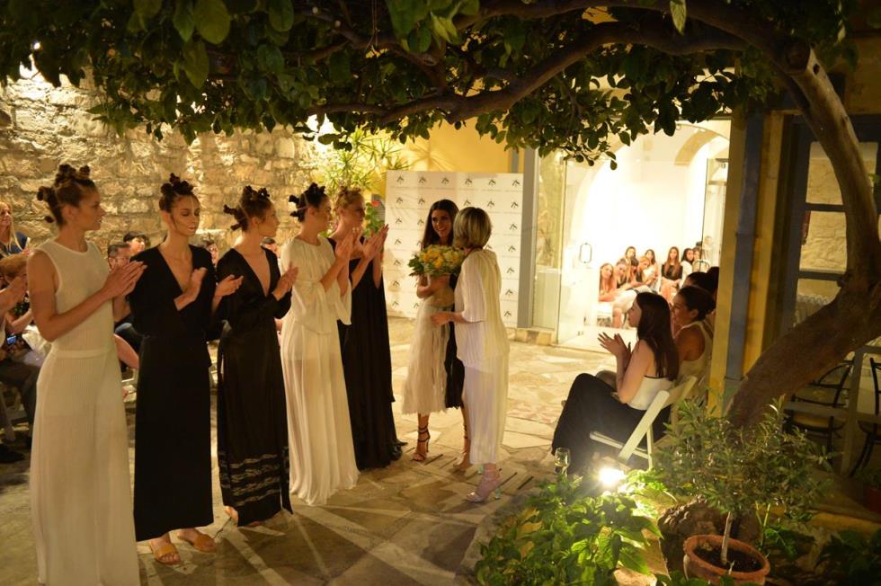 Η σχεδιάστρια αποθεώθηκε από τους καλεσμένους