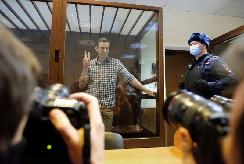 3839126404877571 Alexey-Navalny-V-sign