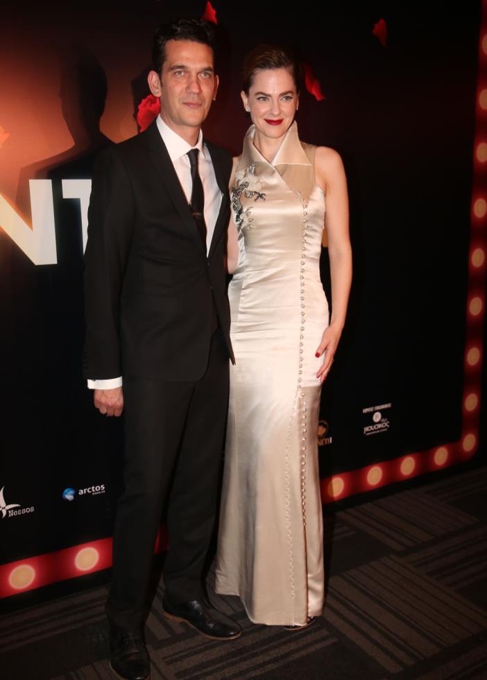 3843463035819199 RENA MORFI FALIREAS